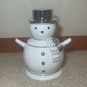 NWT Slatkin & Co ceramic snowman cookie jar.  Signed Bath and Body 12 inch.